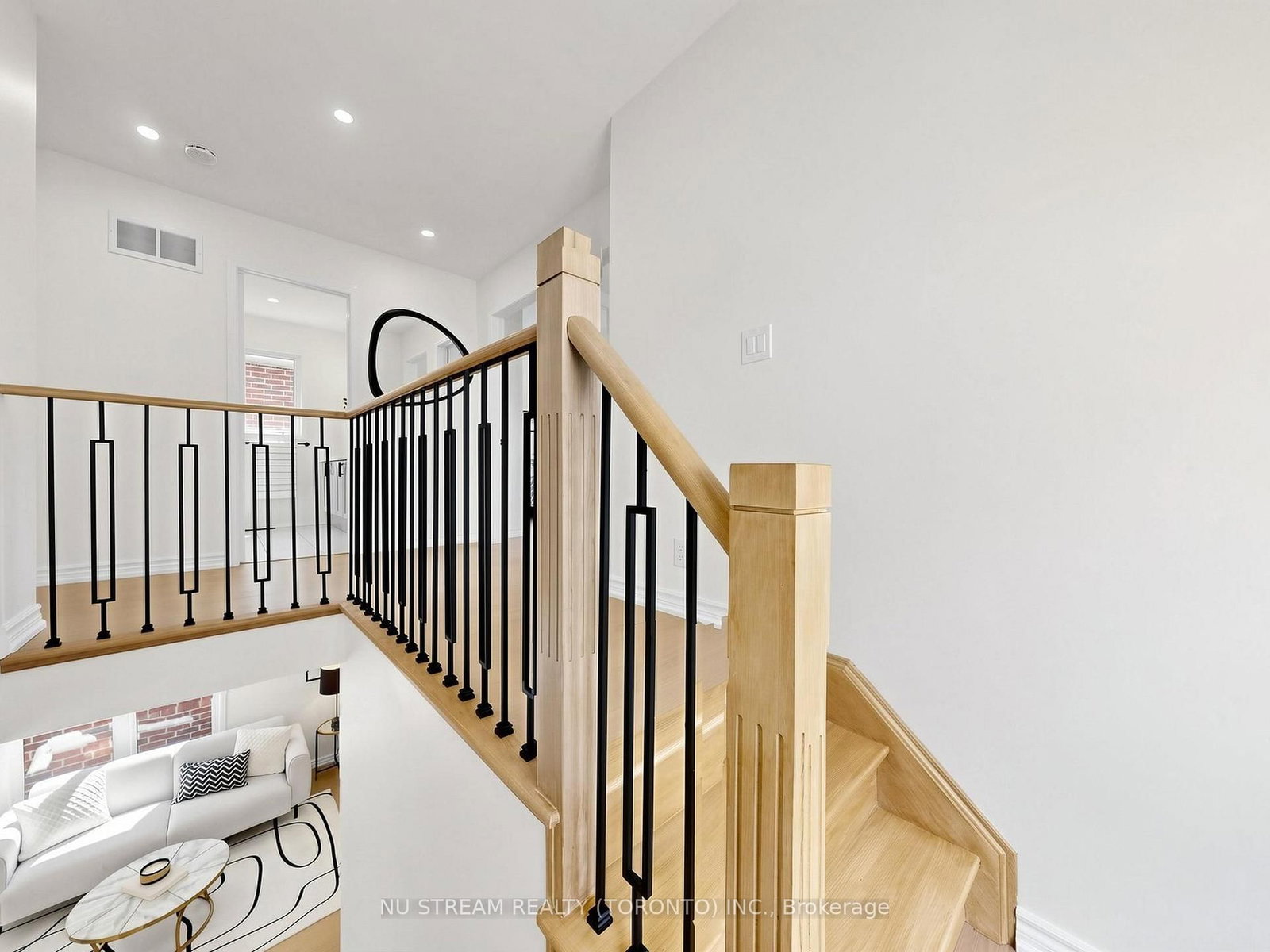 157 Bilbrough Street • Aurora, ON photo 12