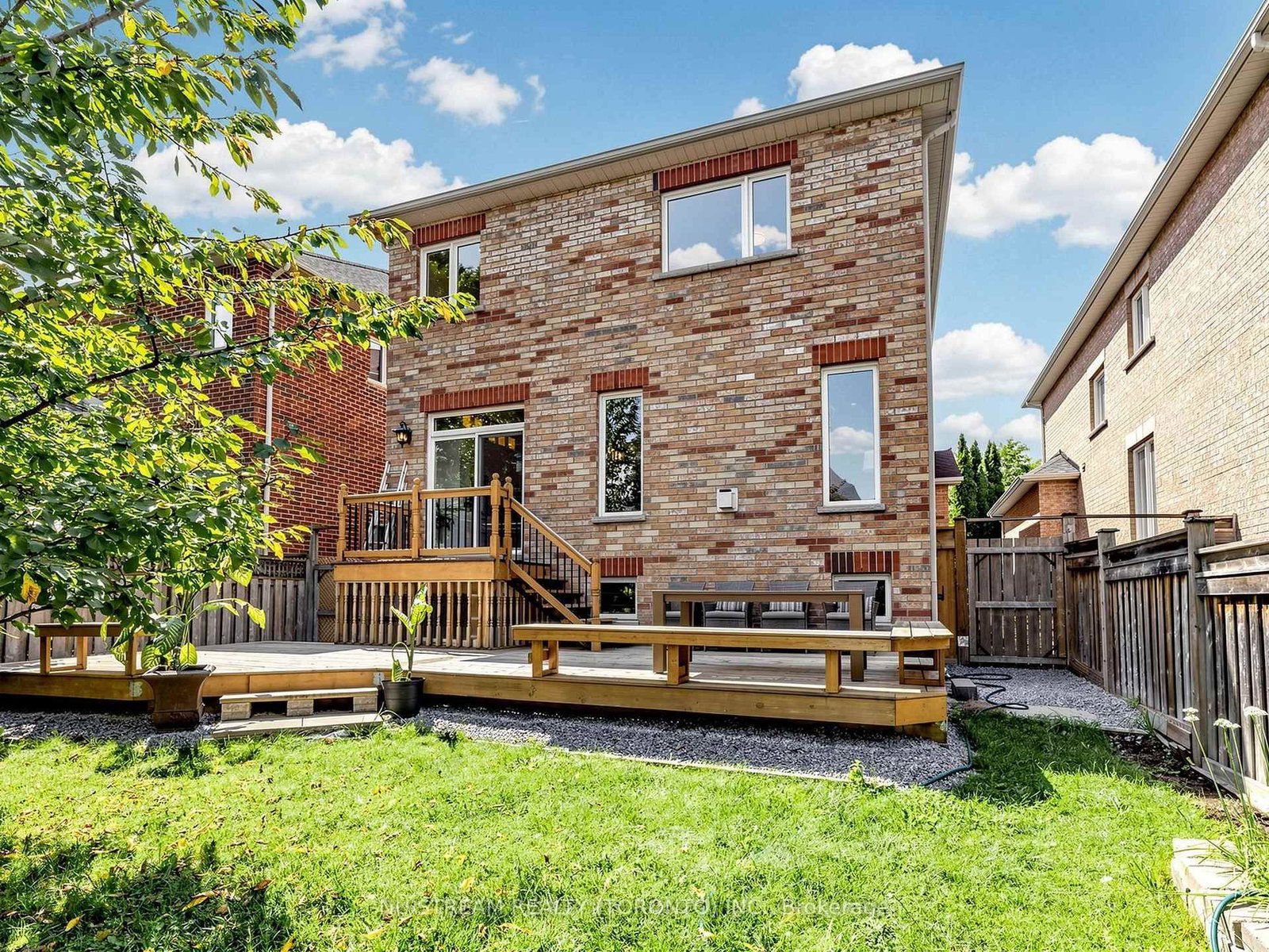 157 Bilbrough Street • Aurora, ON photo 25