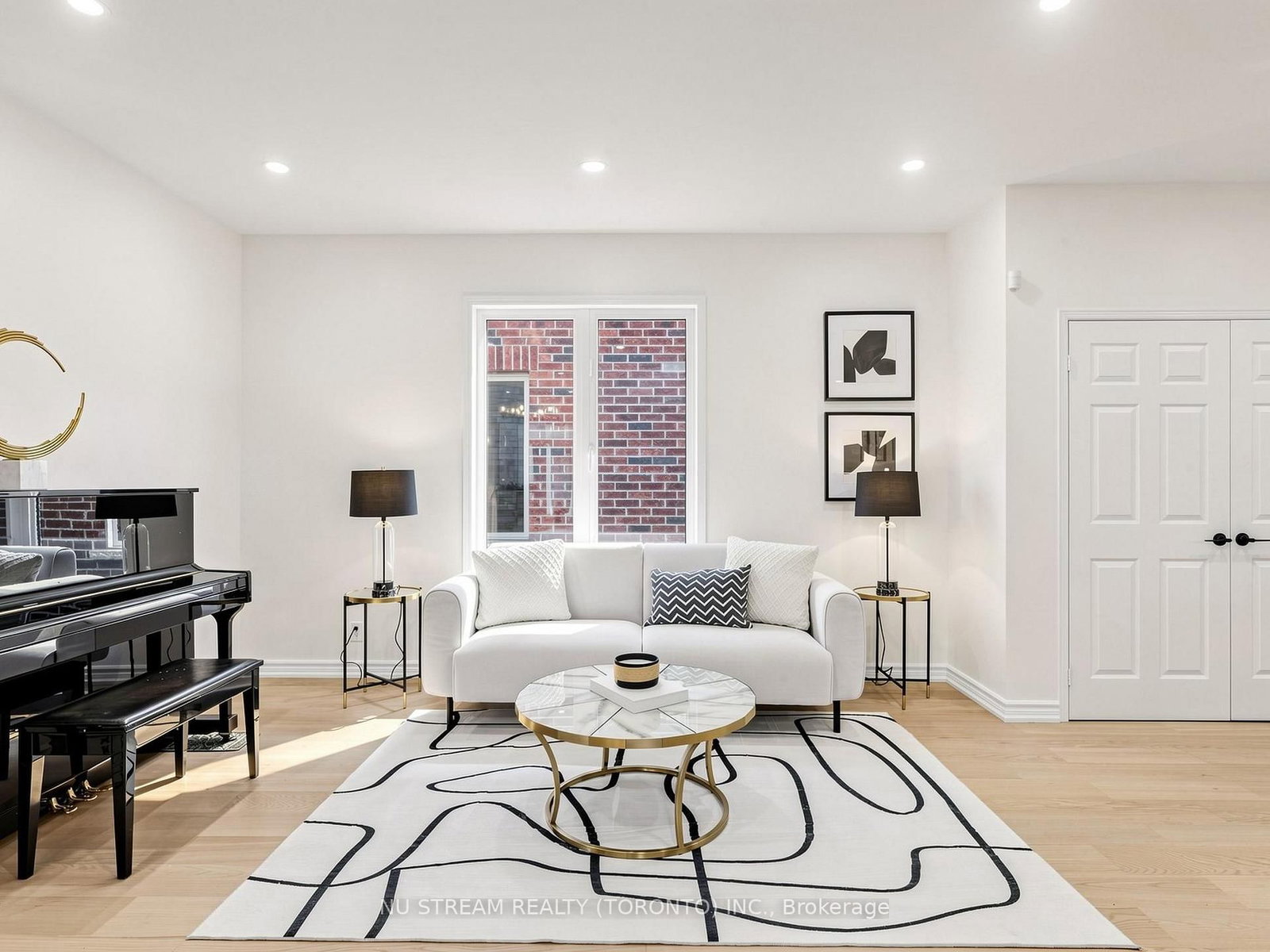 157 Bilbrough Street • Aurora, ON photo 5