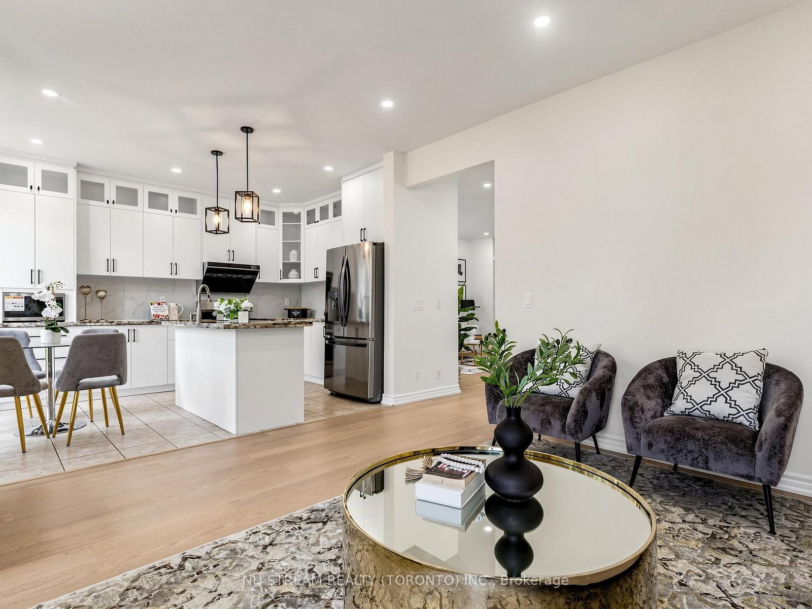 157 Bilbrough Street • Aurora, ON photo 9