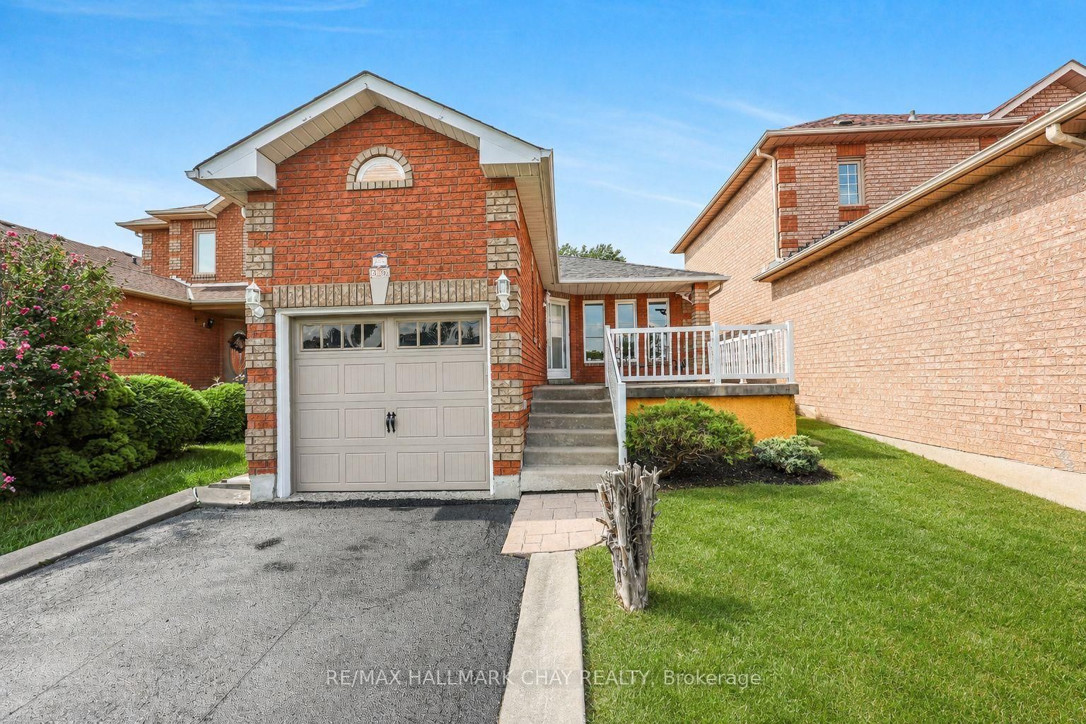 436 Simcoe Road • Bradford West Gwillimbury, ON photo 1