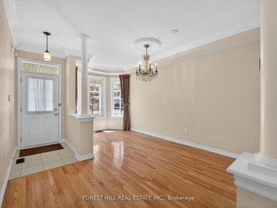 12 Stookes Crescent • Richmond Hill, ON photo 4