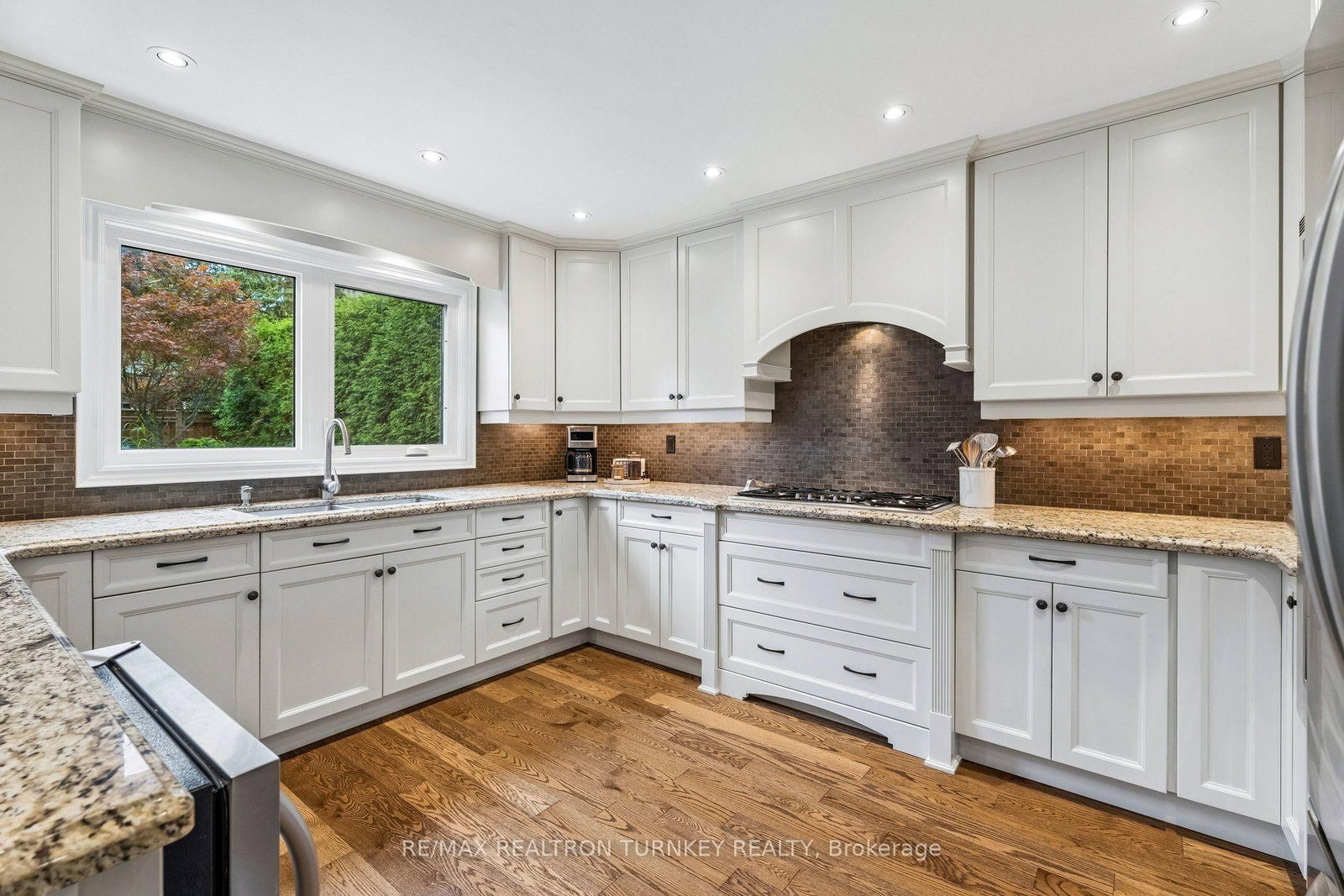 1004 Portminster Court • Newmarket, ON photo 10
