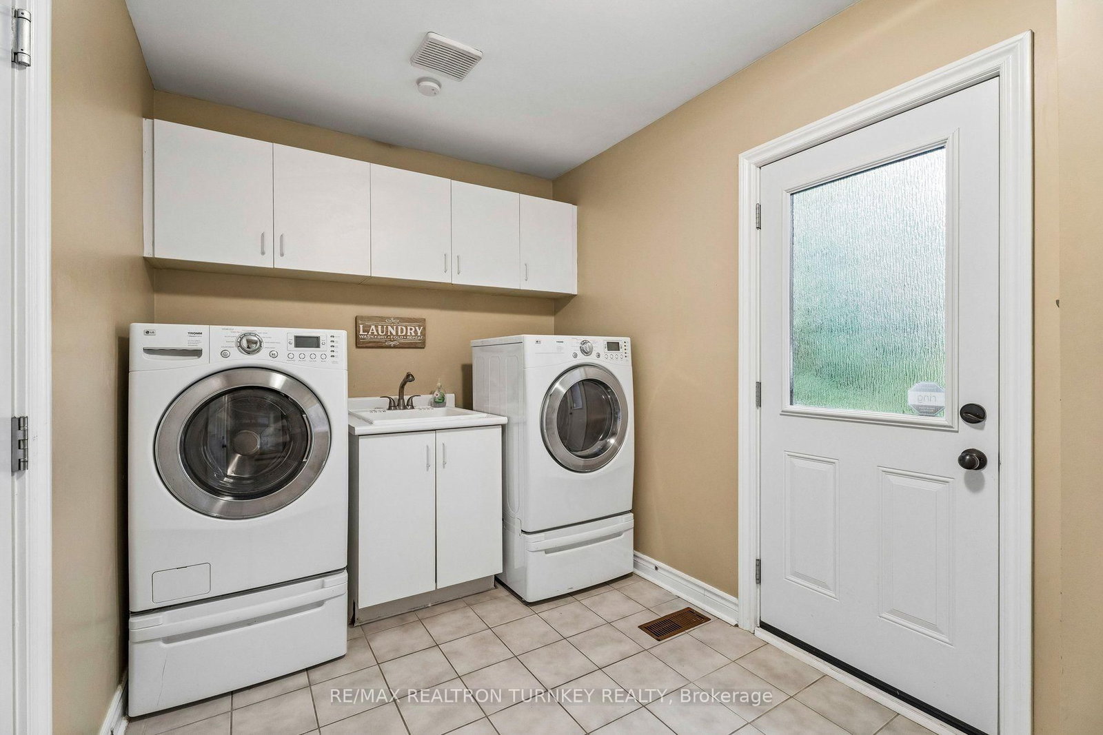 1004 Portminster Court • Newmarket, ON photo 18