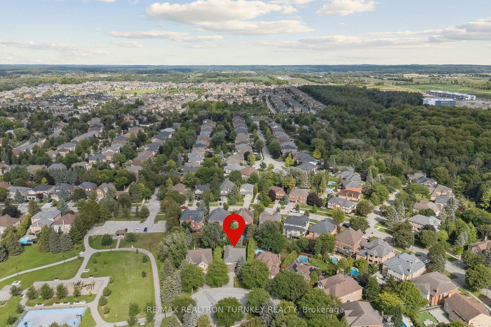 1004 Portminster Court • Newmarket, ON photo 2