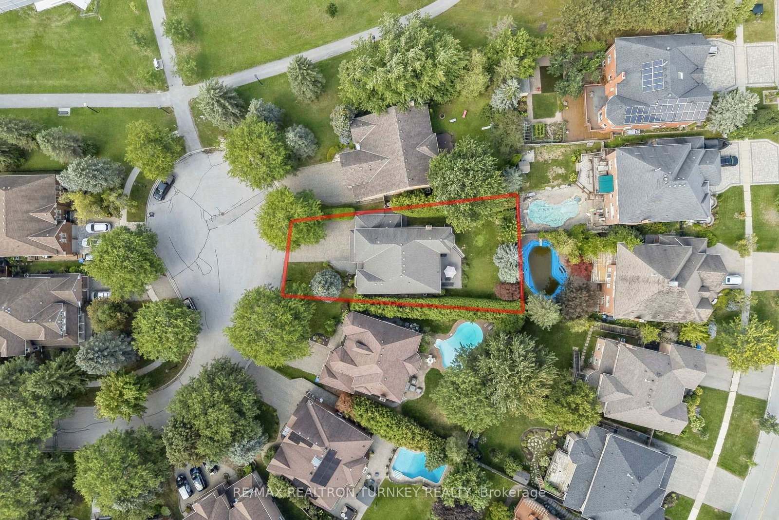 1004 Portminster Court • Newmarket, ON photo 3