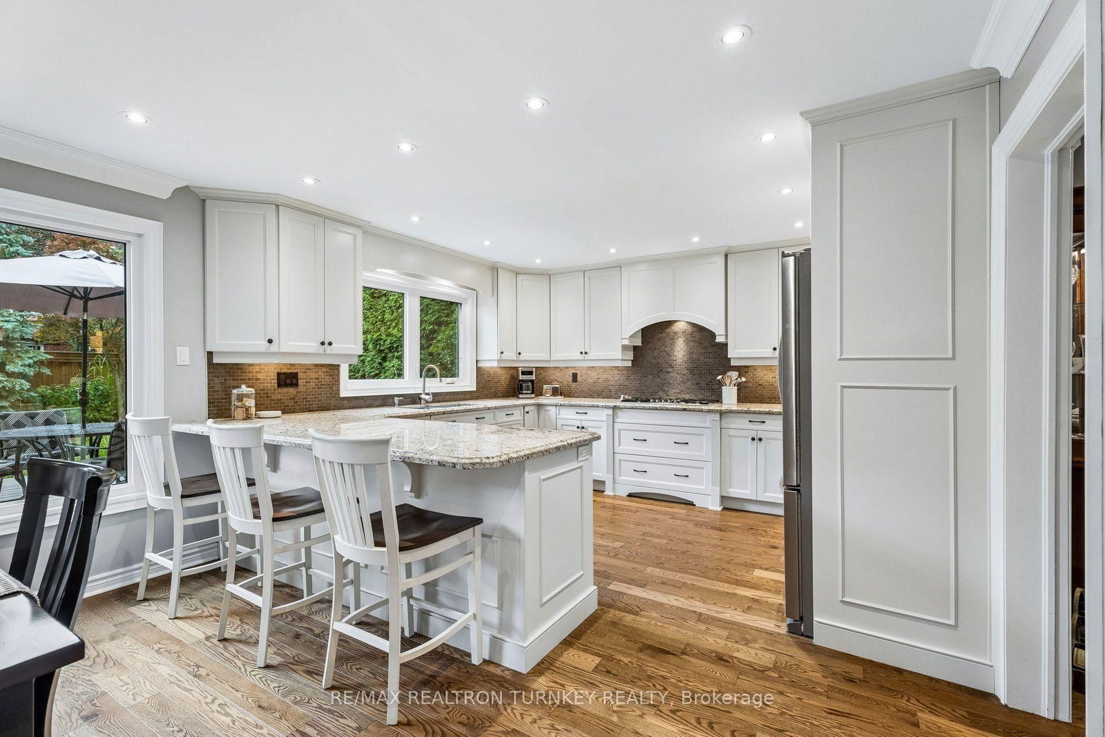 1004 Portminster Court • Newmarket, ON photo 6