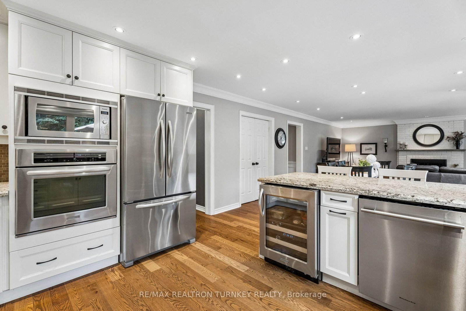 1004 Portminster Court • Newmarket, ON photo 8