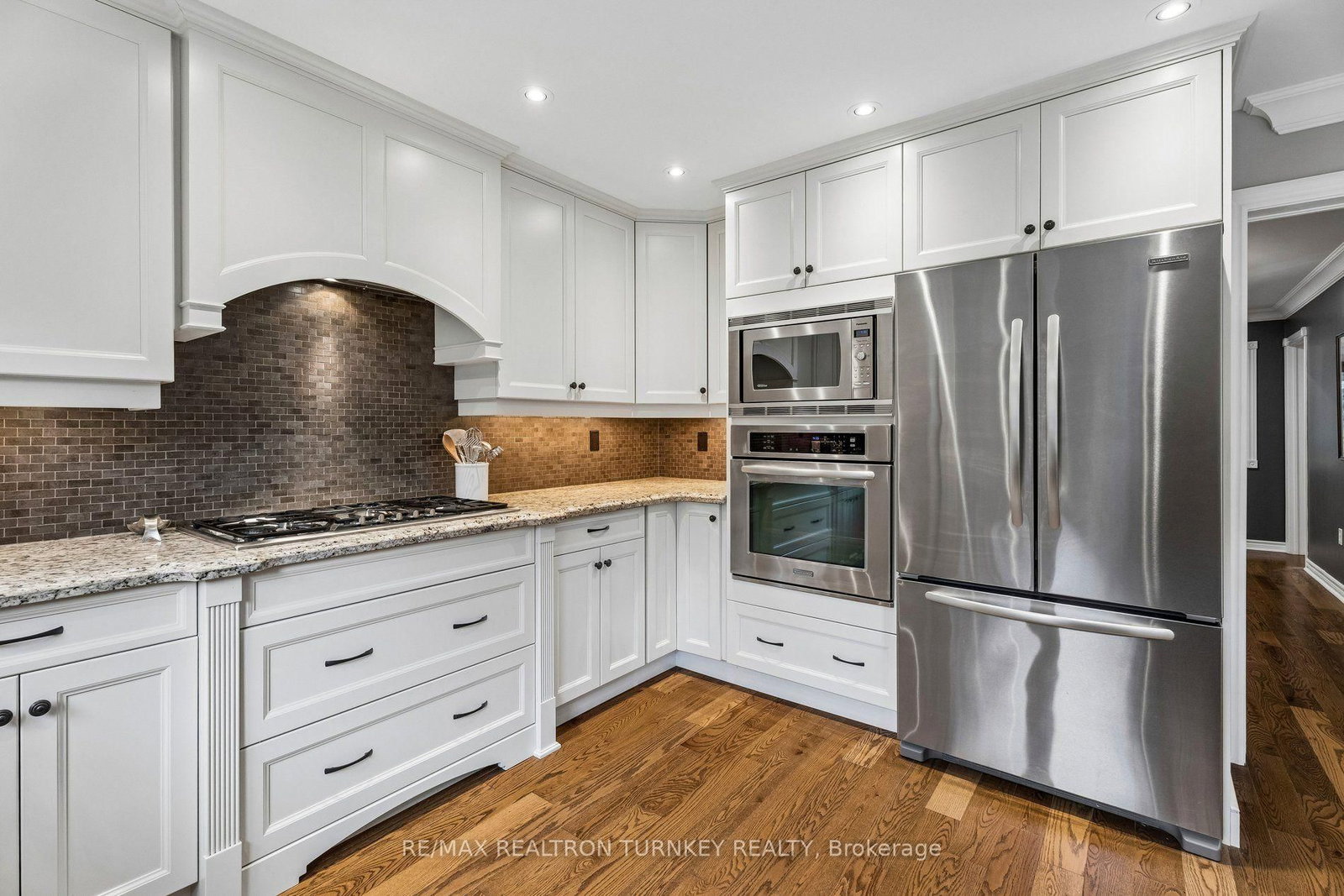 1004 Portminster Court • Newmarket, ON photo 9
