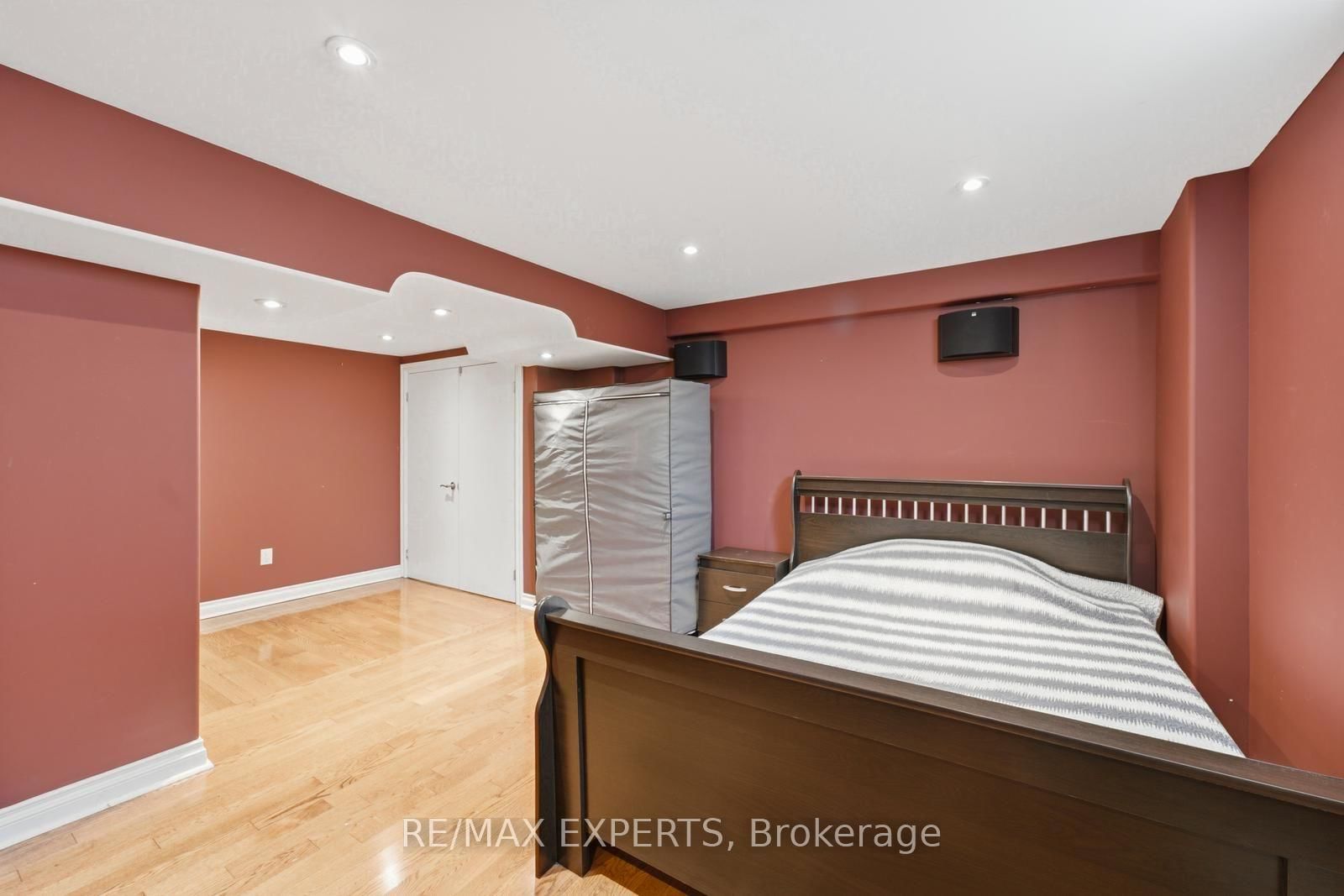 215 Velmar Drive • Vaughan, ON photo 36