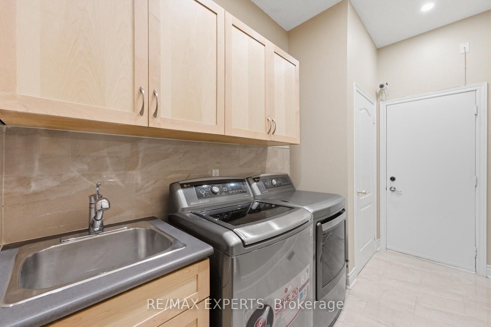 215 Velmar Drive • Vaughan, ON photo 38