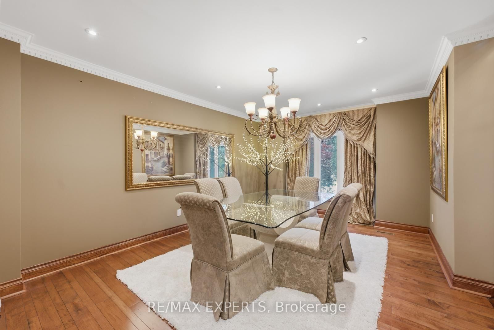 215 Velmar Drive • Vaughan, ON photo 7