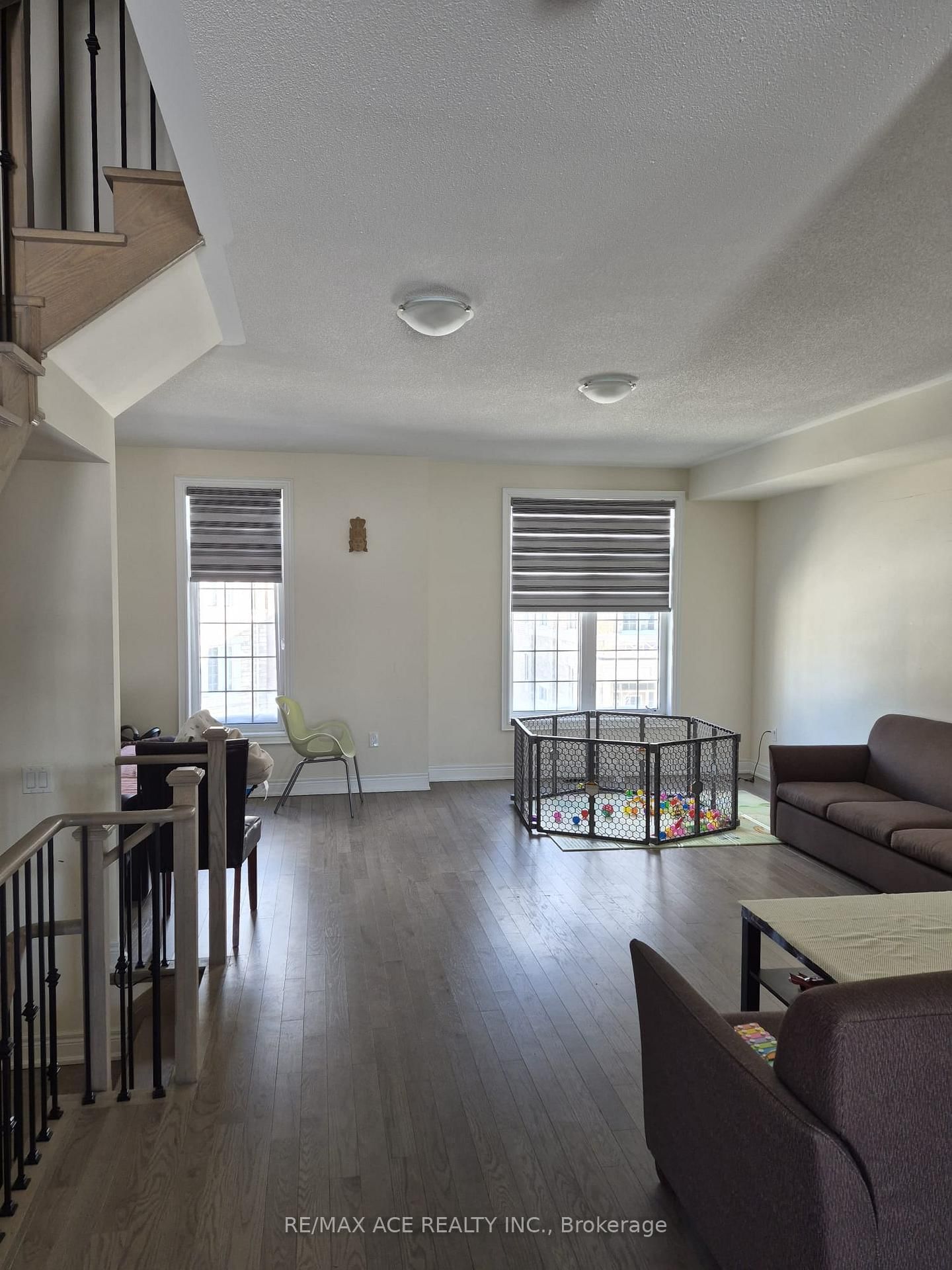 32 Andress Way • Markham, ON photo 2