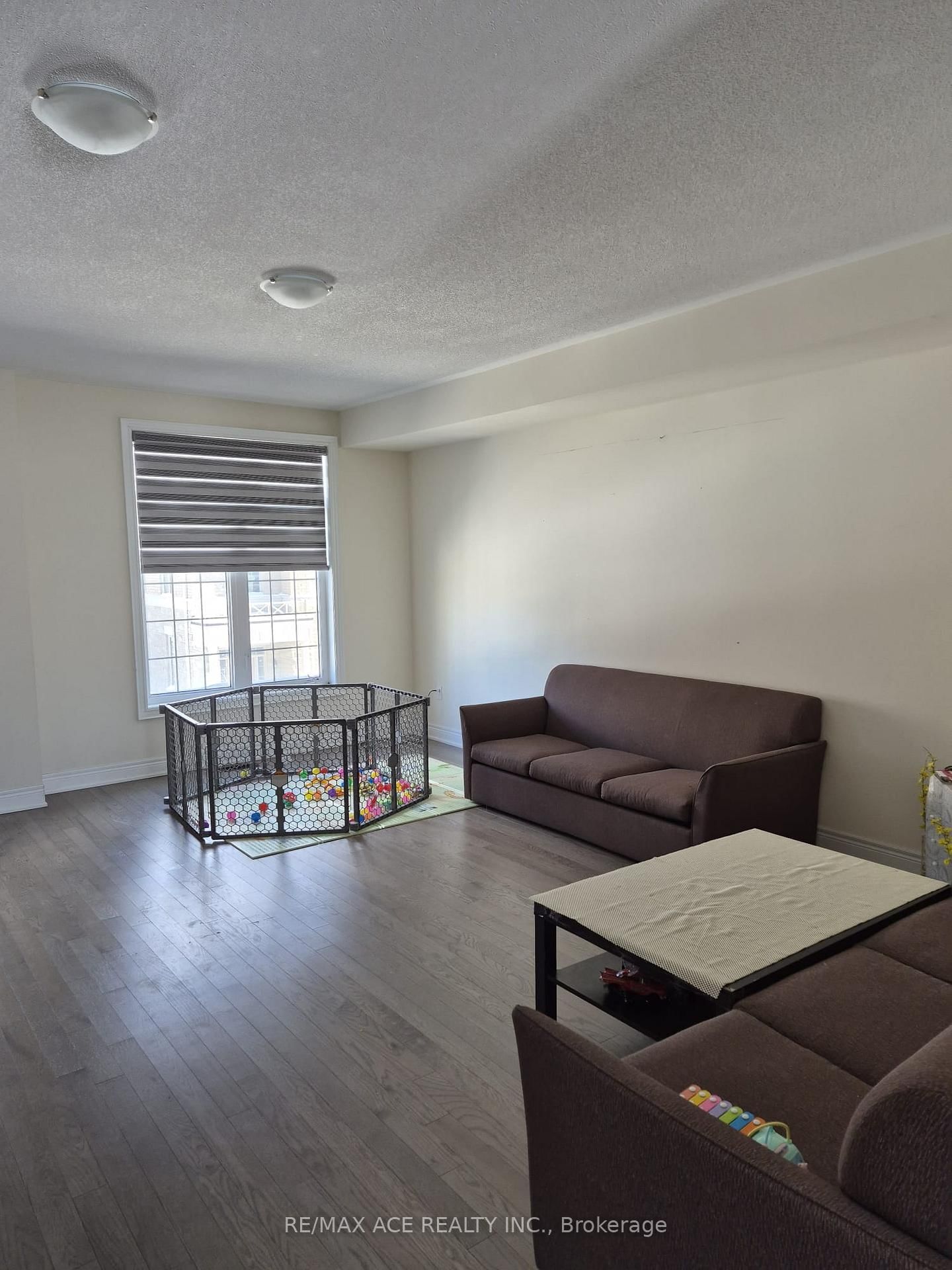 32 Andress Way • Markham, ON photo 4