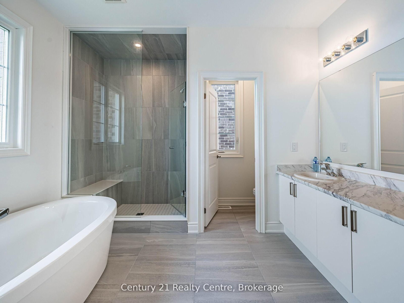 26 Hearn Street • Bradford West Gwillimbury, ON photo 32