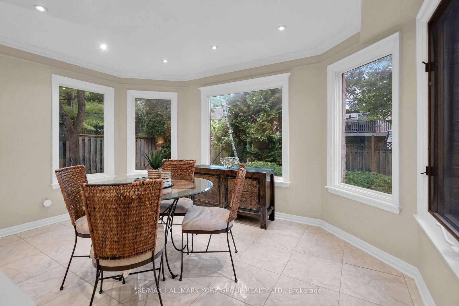 95 Gilbank Drive • Aurora, ON photo 14