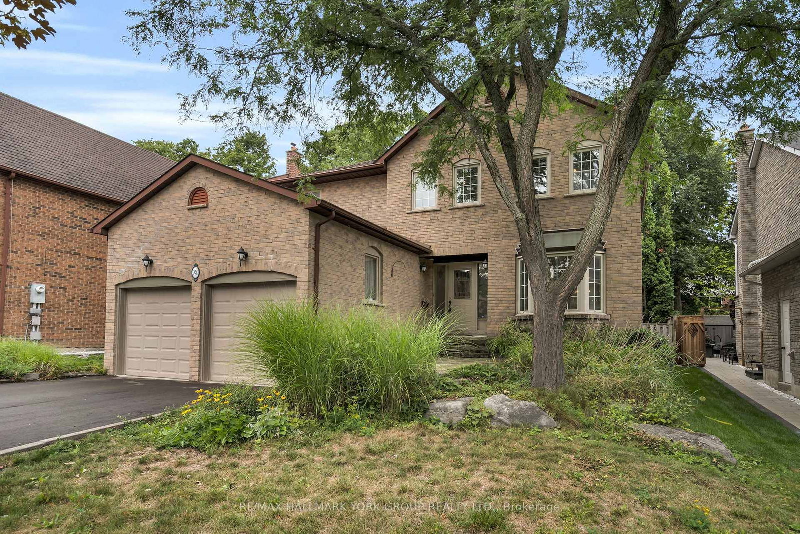 95 Gilbank Drive • Aurora, ON photo 2