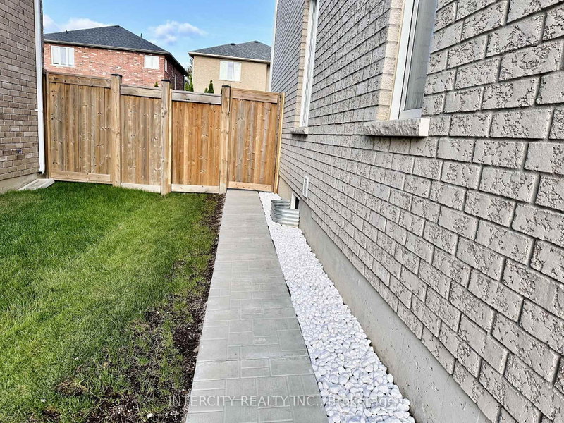 Bsmt - 77 Romanelli Crescent