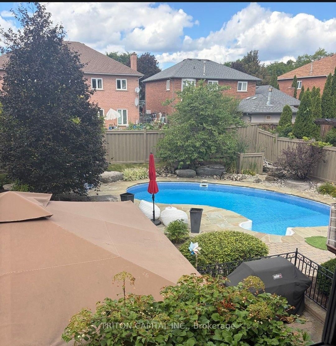 64 Dianawood Ridge • Vaughan, ON photo 3