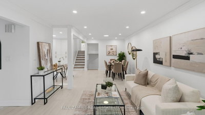 6 King Richard Court • Markham, ON photo 8
