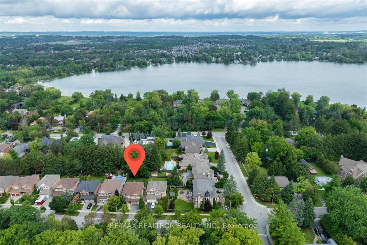 158 Nantucket Drive N • Richmond Hill, ON photo 2