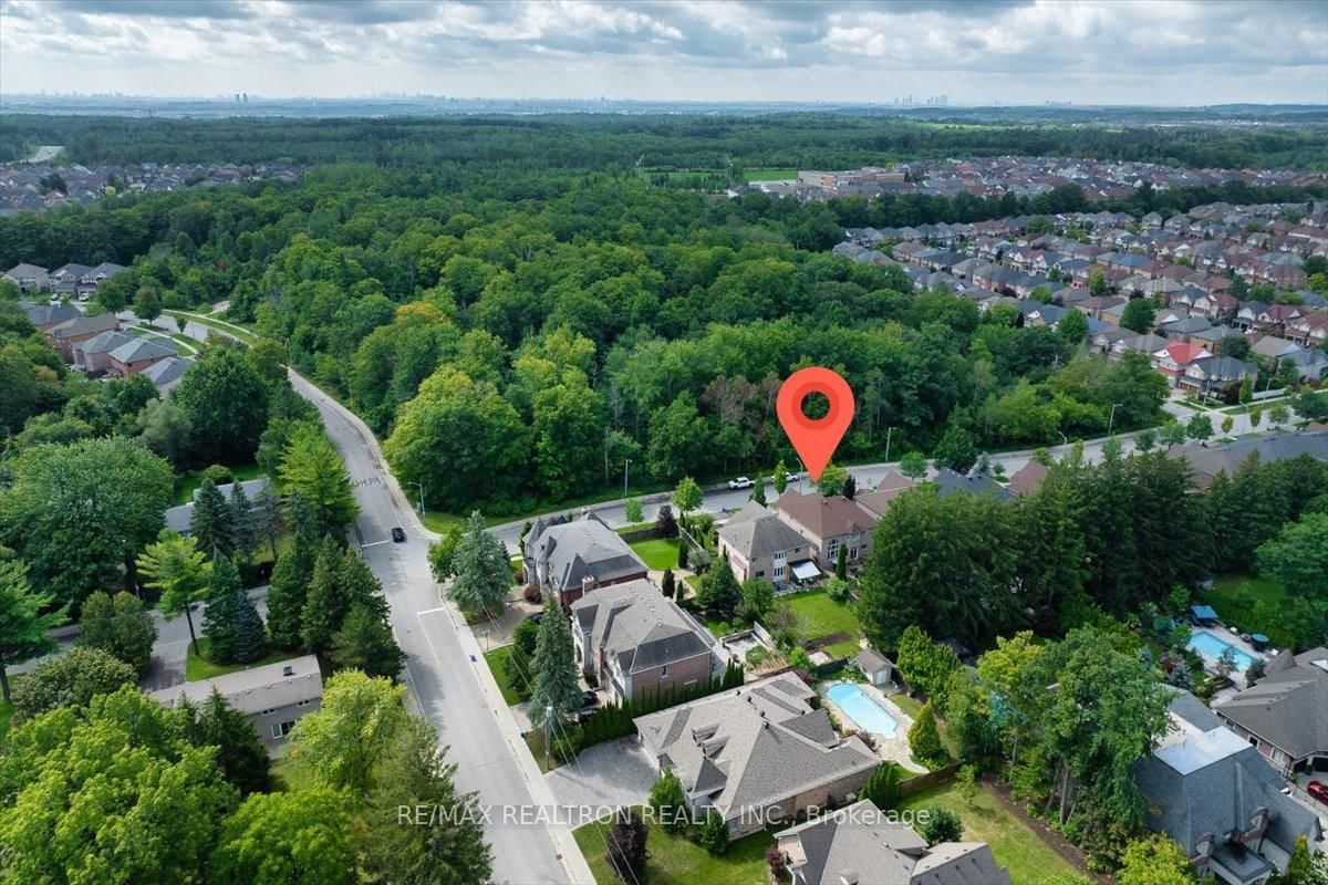 158 Nantucket Drive N • Richmond Hill, ON photo 3