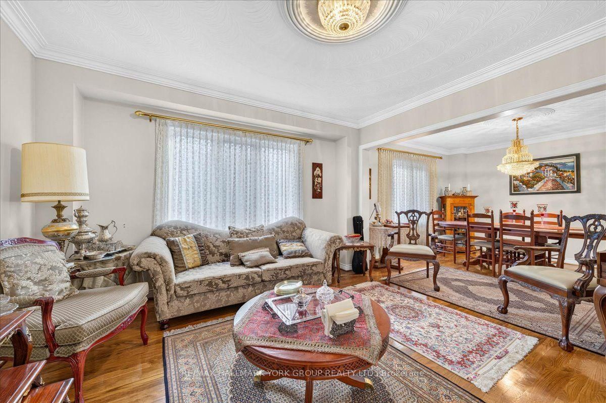 96 Townsgate Drive • Vaughan, ON photo 11