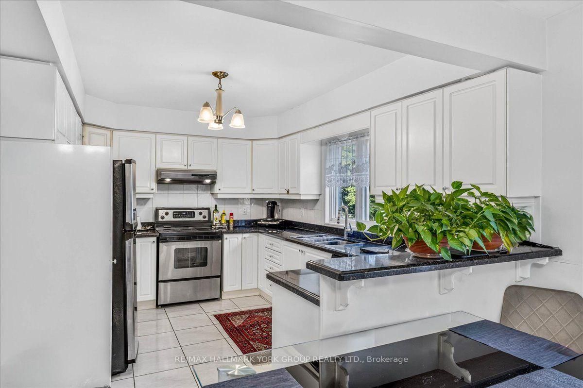 96 Townsgate Drive • Vaughan, ON photo 14