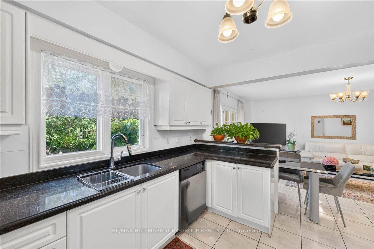 96 Townsgate Drive • Vaughan, ON photo 15