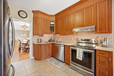 137 Blackthorn Drive • Vaughan, ON photo 9