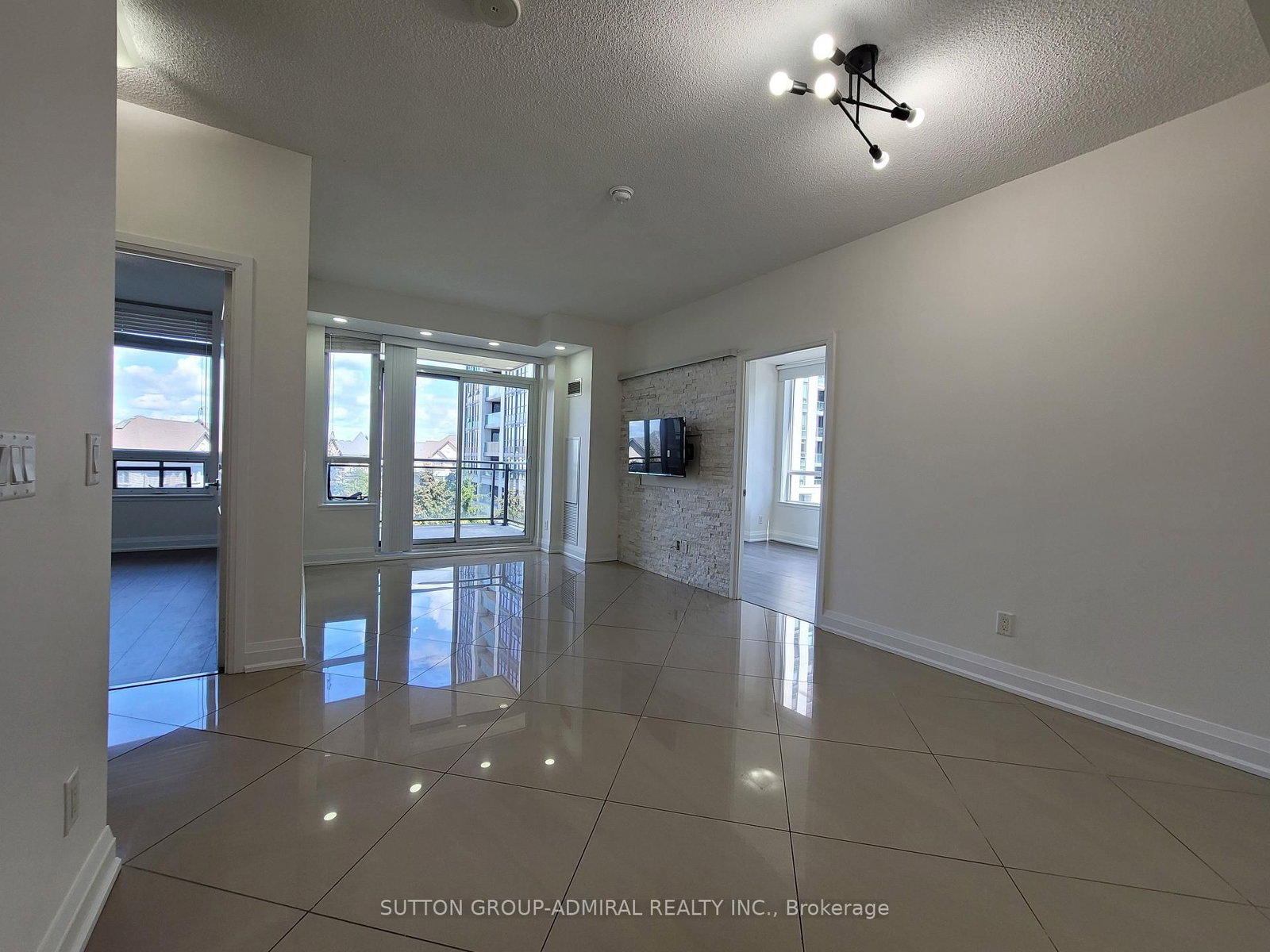 402-75 North Park Rd, Vaughan, view 5