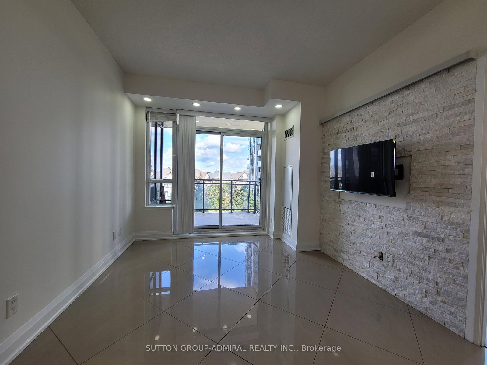 402-75 North Park Rd, Vaughan, view 6