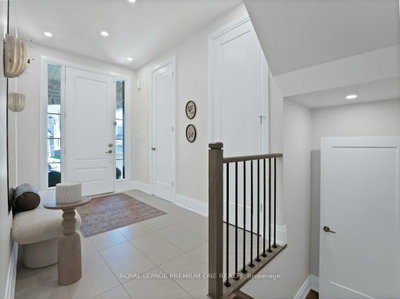 6 Byblos Court • East Gwillimbury, ON photo 3