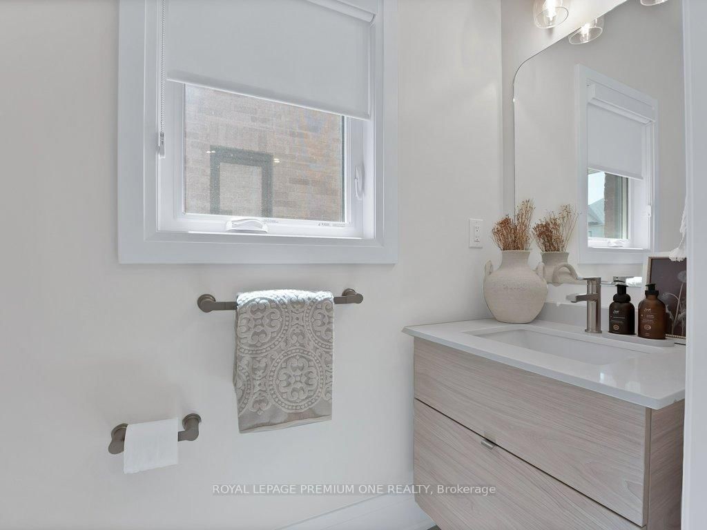 6 Byblos Court • East Gwillimbury, ON photo 5