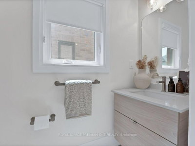 6 Byblos Court • East Gwillimbury, ON photo 5