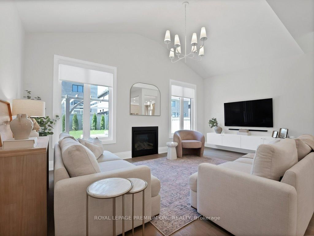 6 Byblos Court • East Gwillimbury, ON photo 8