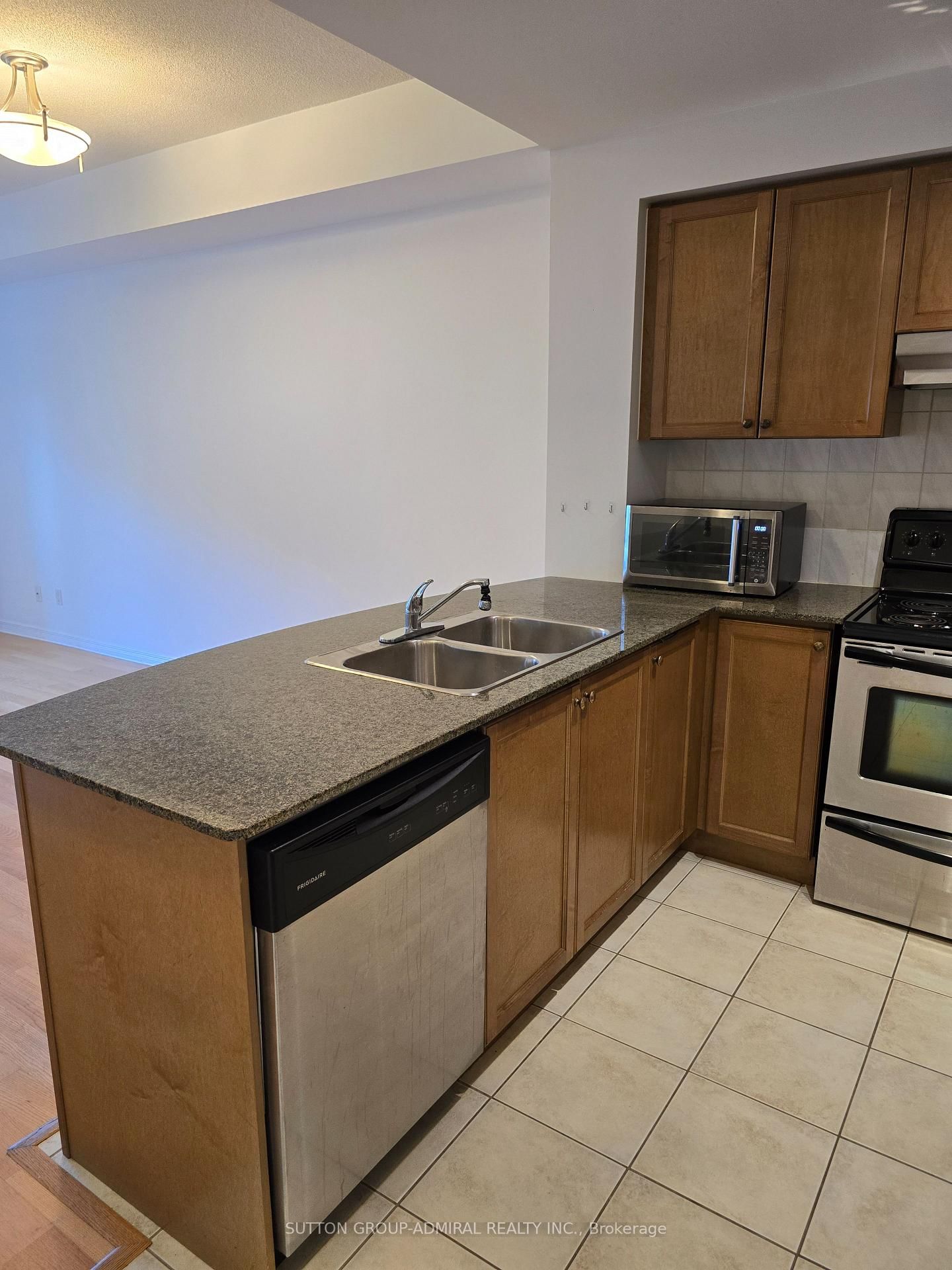 315-2 Maison Parc Crt, Vaughan, view 10