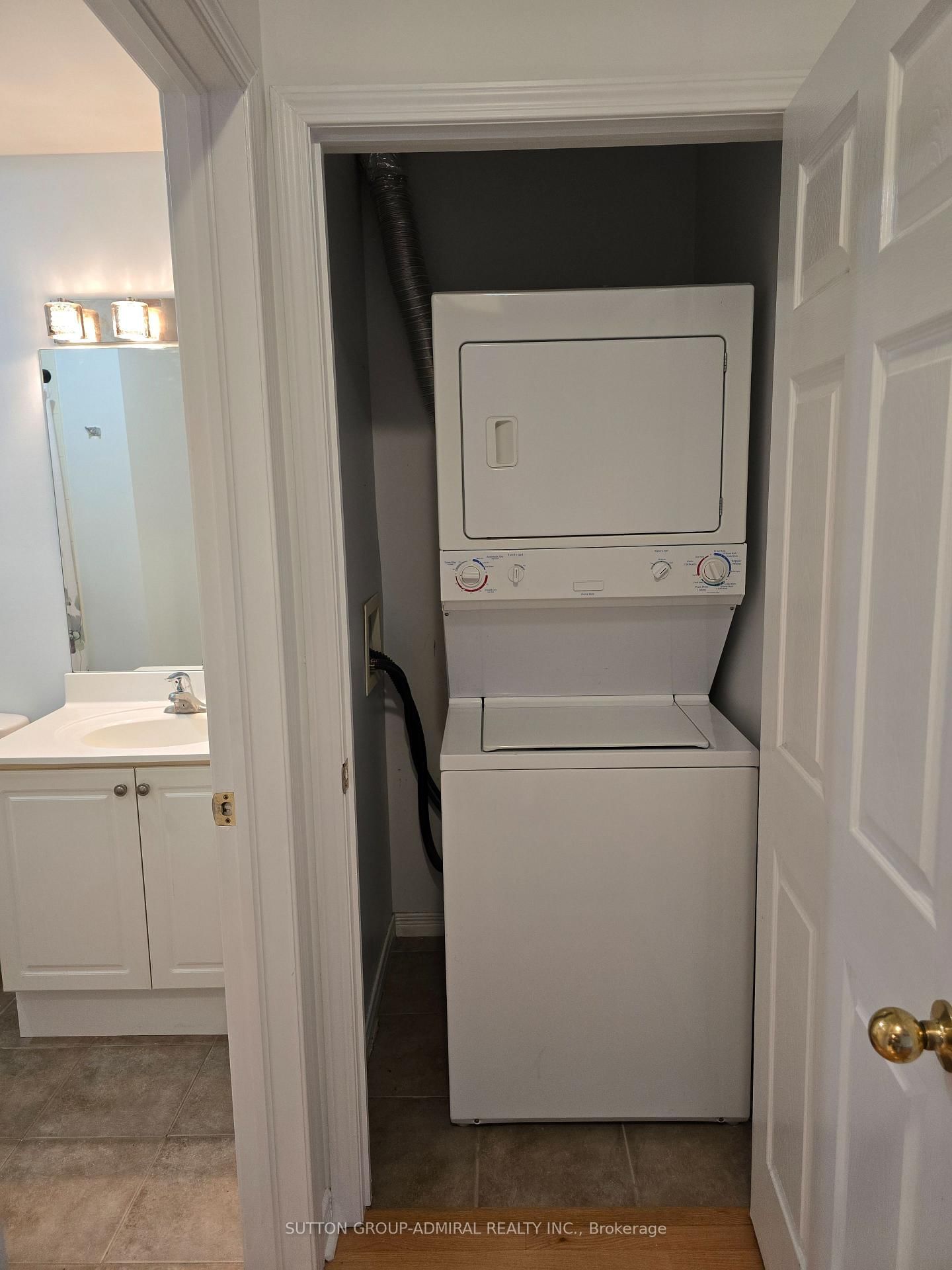 315-2 Maison Parc Crt, Vaughan, view 14