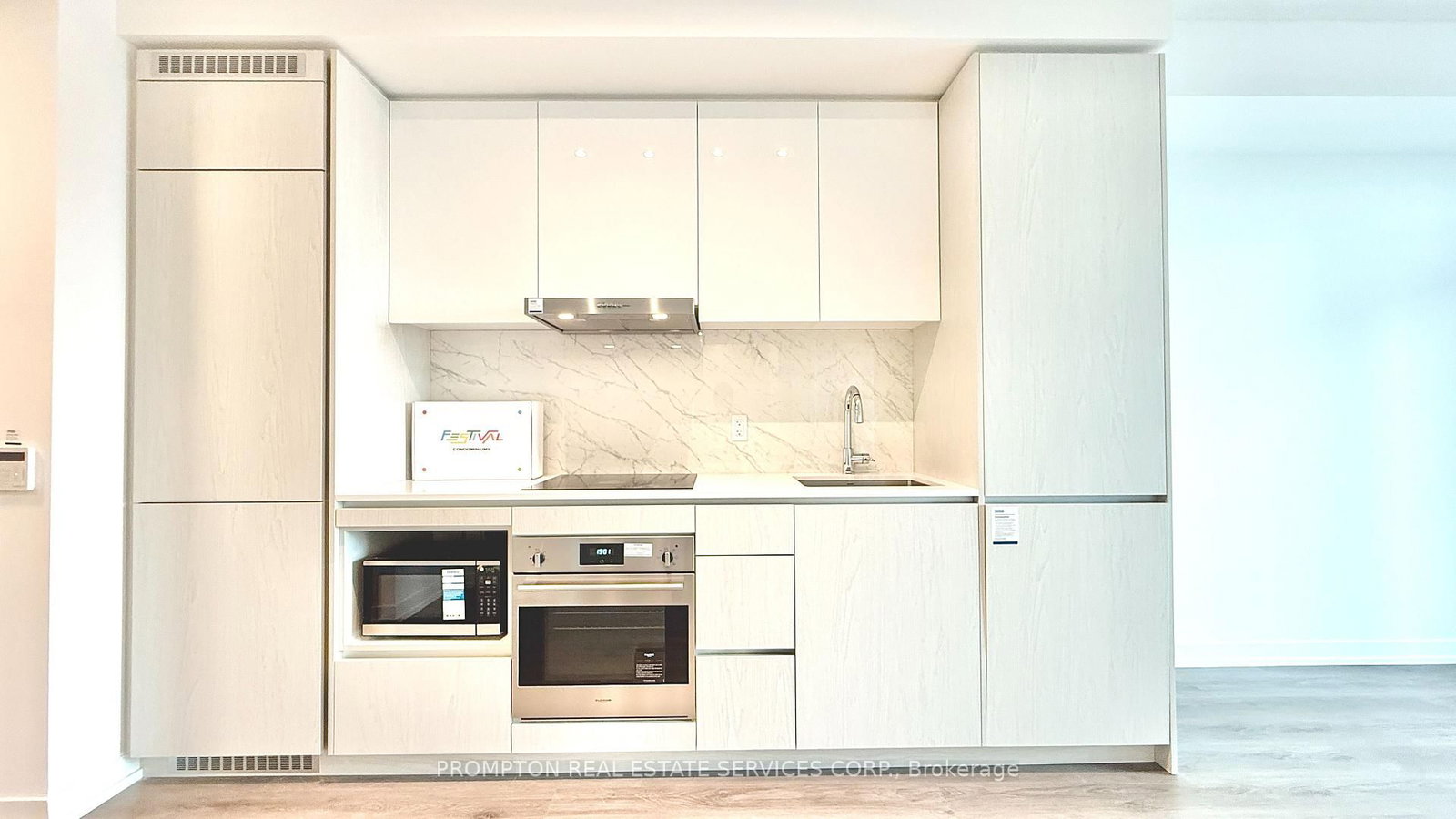 3002-28 Interchange Way, Vaughan, view 2