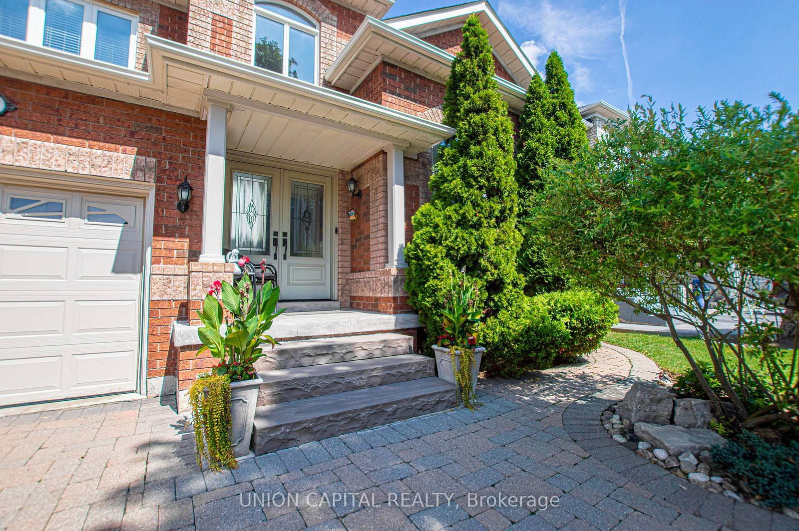 28 Sail Crescent • Vaughan, ON photo 3
