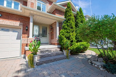 28 Sail Crescent • Vaughan, ON photo 3