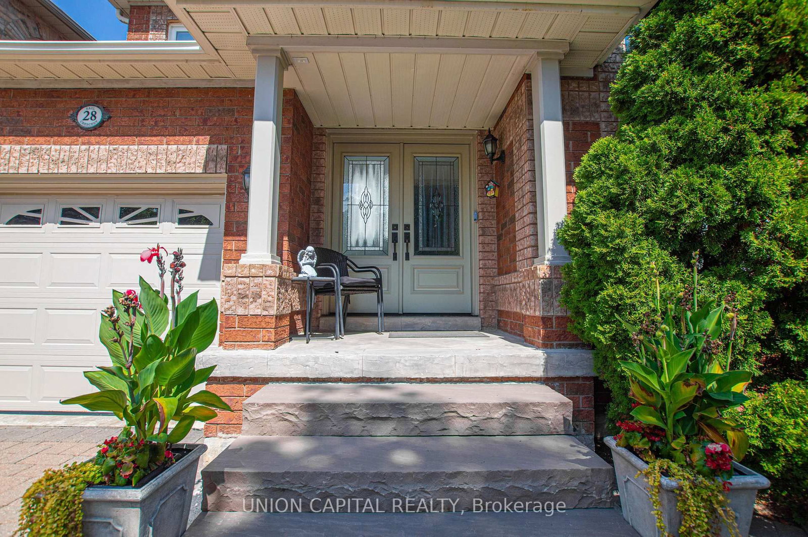 28 Sail Crescent • Vaughan, ON photo 4