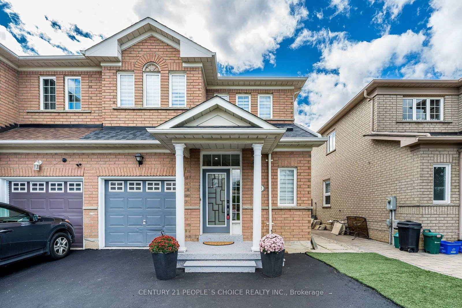 211 Wildberry Crescent • Vaughan, ON photo 2