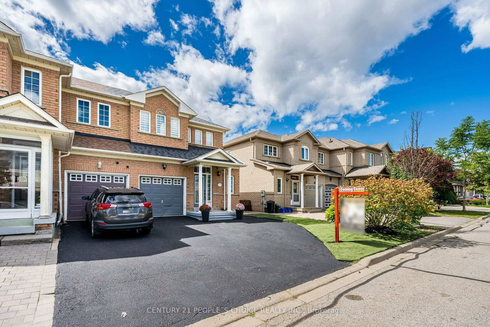 211 Wildberry Crescent • Vaughan, ON photo 3