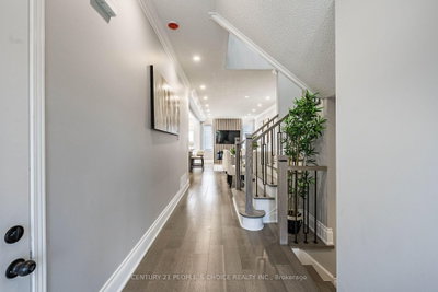 211 Wildberry Crescent • Vaughan, ON photo 5