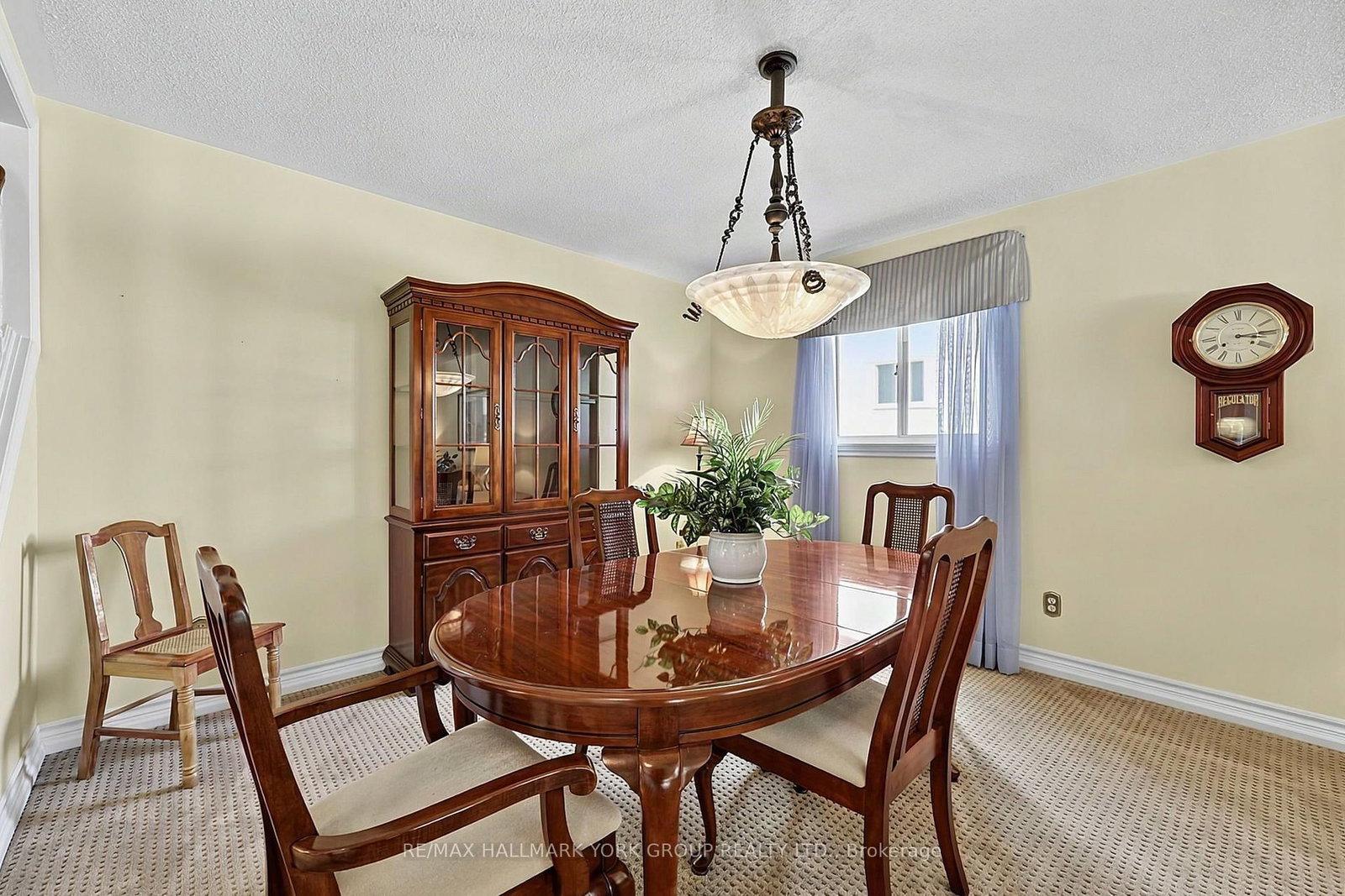 80 Fairway Drive • Aurora, ON photo 5