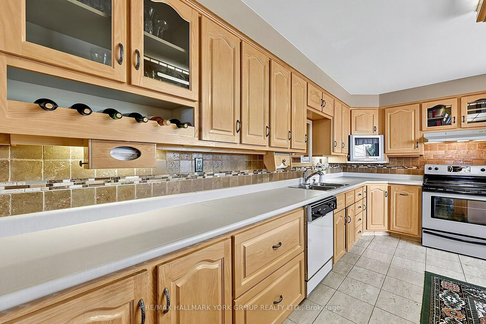 80 Fairway Drive • Aurora, ON photo 8