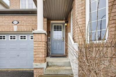 17 Gordon Drive • New Tecumseth, ON photo 2