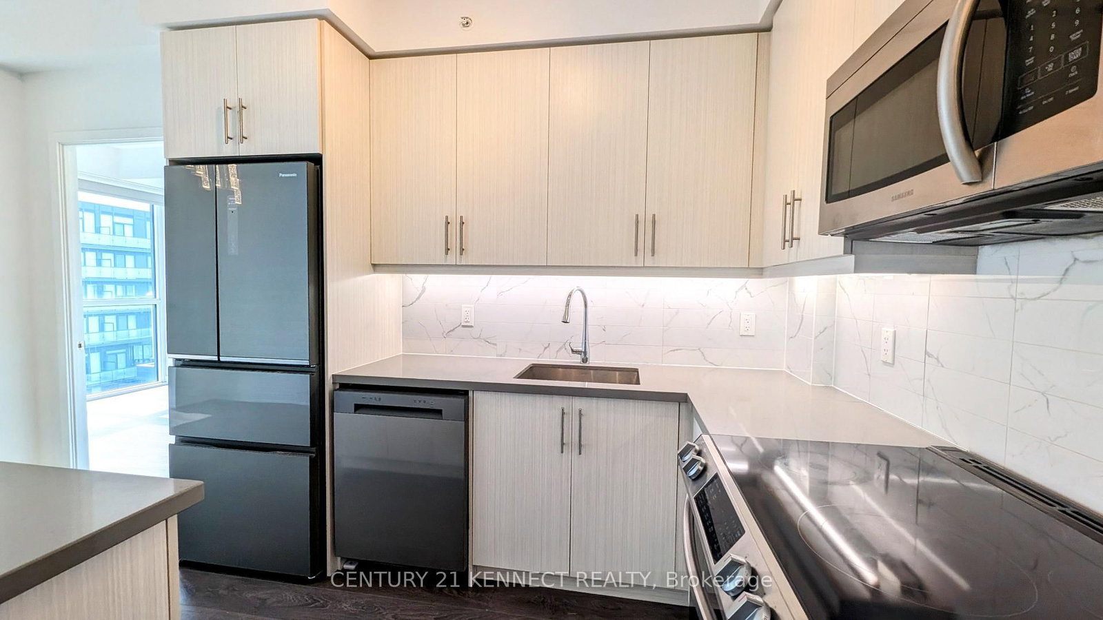 75 Oneida Crescent • #Lph11 • Richmond Hill, ON photo 8