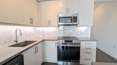 75 Oneida Crescent • #Lph11 • Richmond Hill, ON photo 9